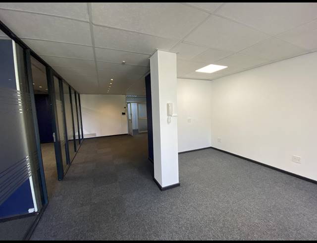 112M² OFFICE TO LET IN STEENBERG